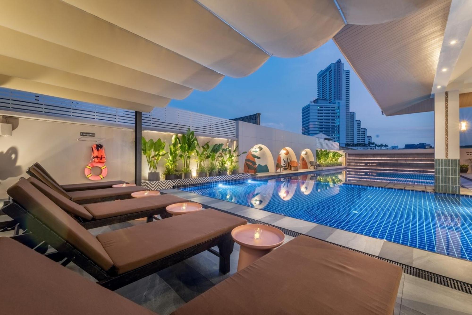 Buri Sriphu Hotel 4*